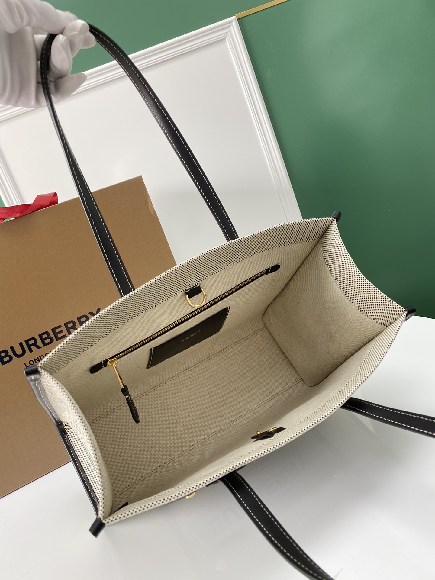 Burberry 129157 (2) 33 x 12.5 x26cm