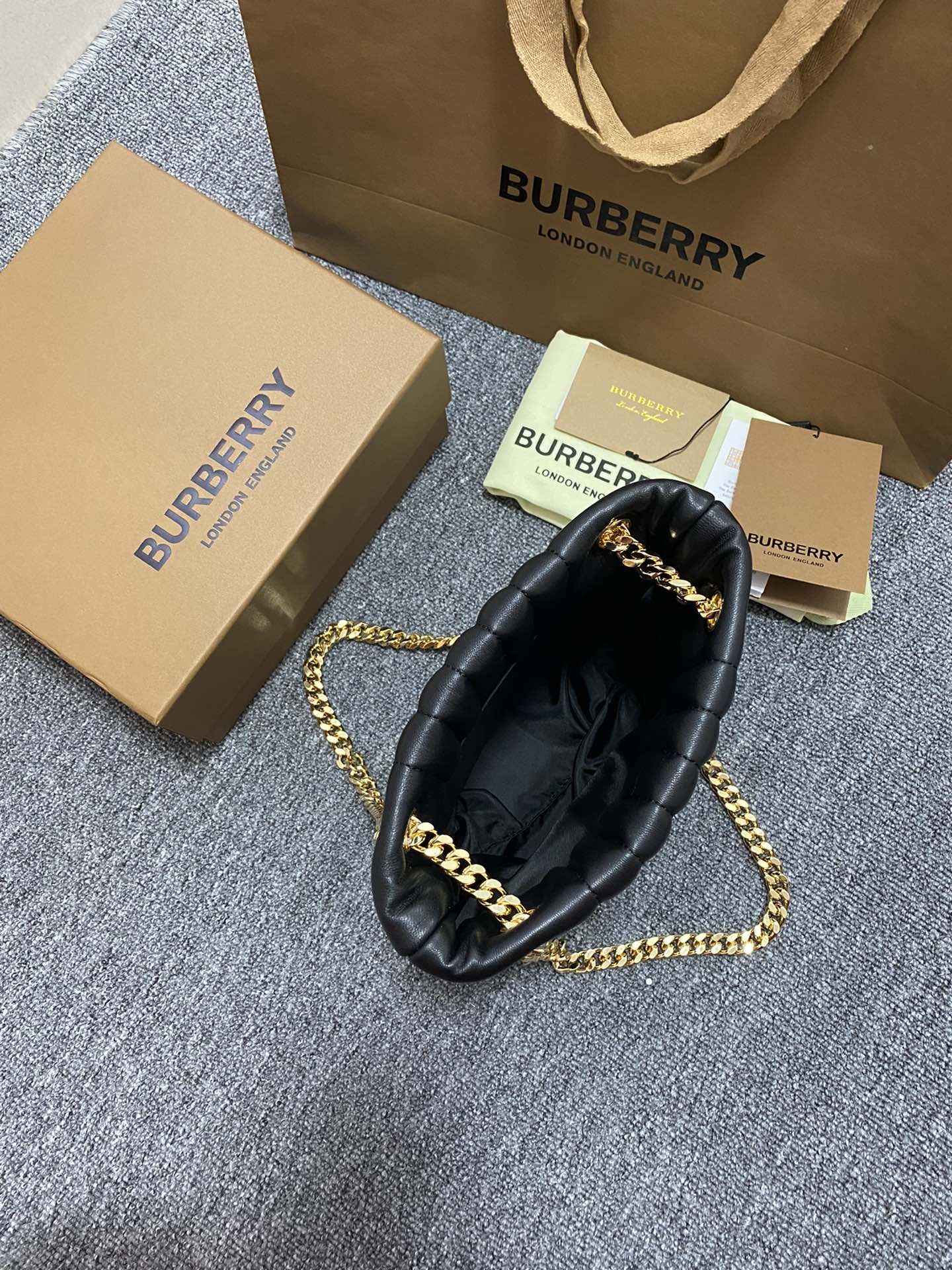 Burberry Lola 287145 20 x 9 x 19.5cm