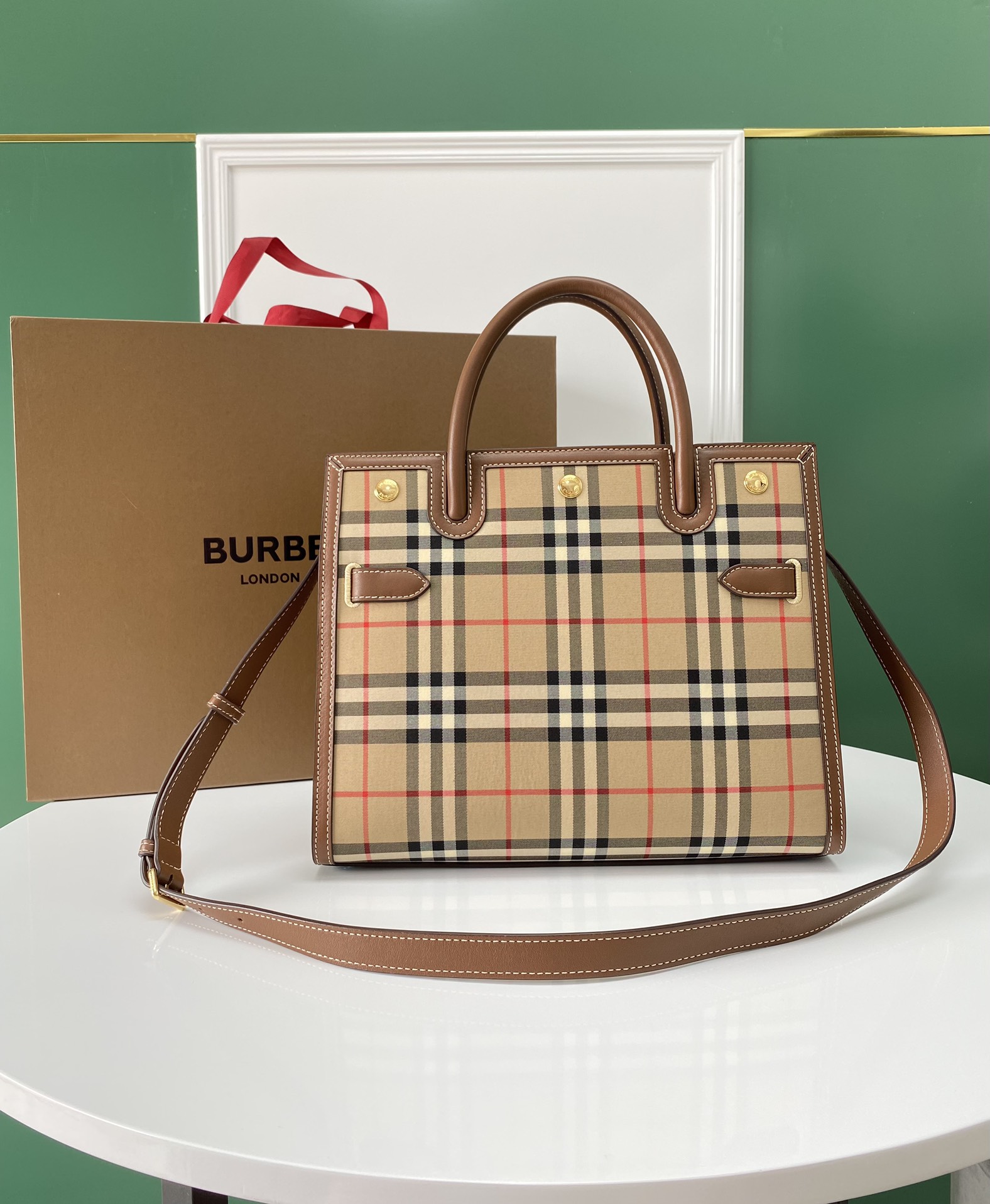 Burberry Title 266175 32 x 15 x 25cm