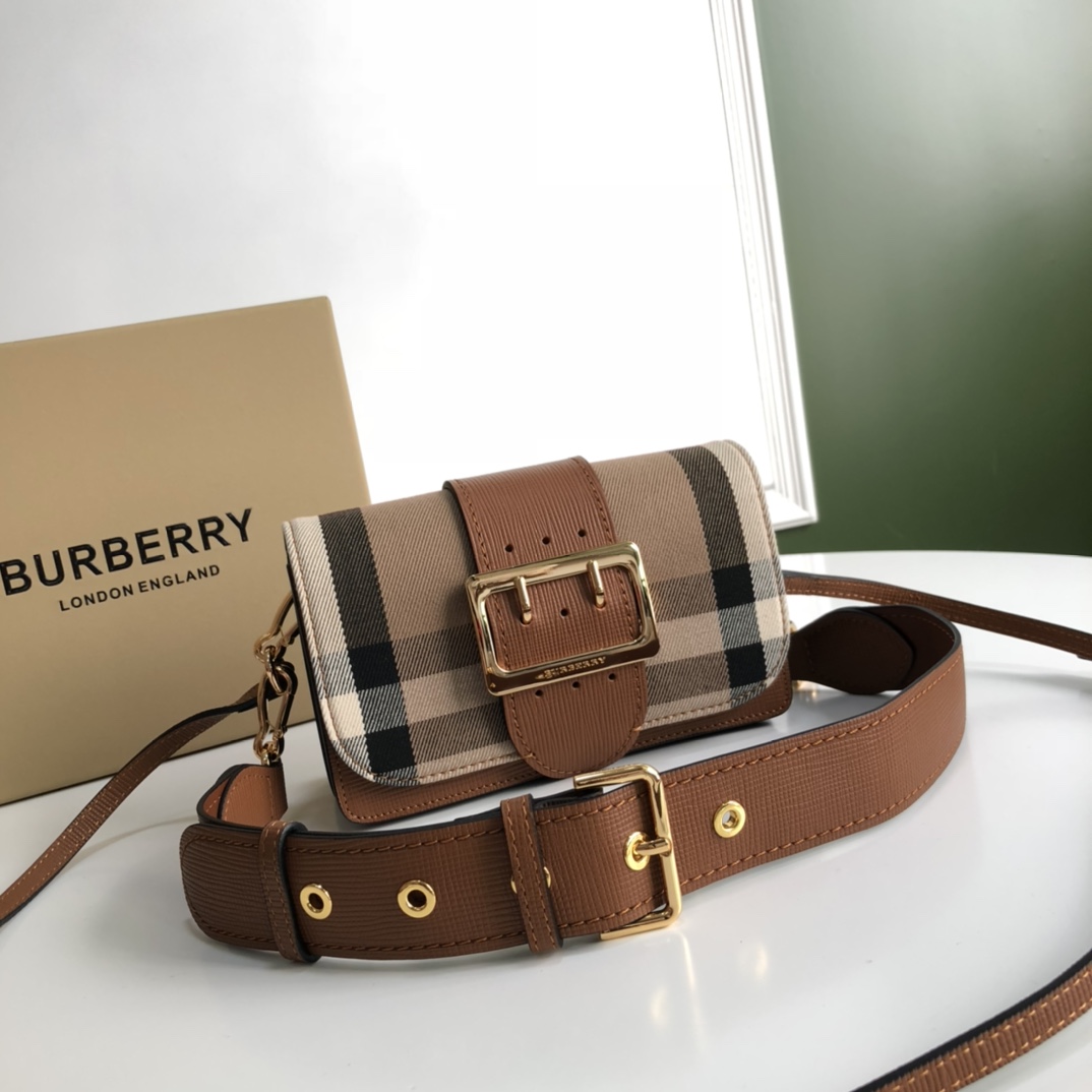 Burberry The Buckle 460160 19.5x5x12cm