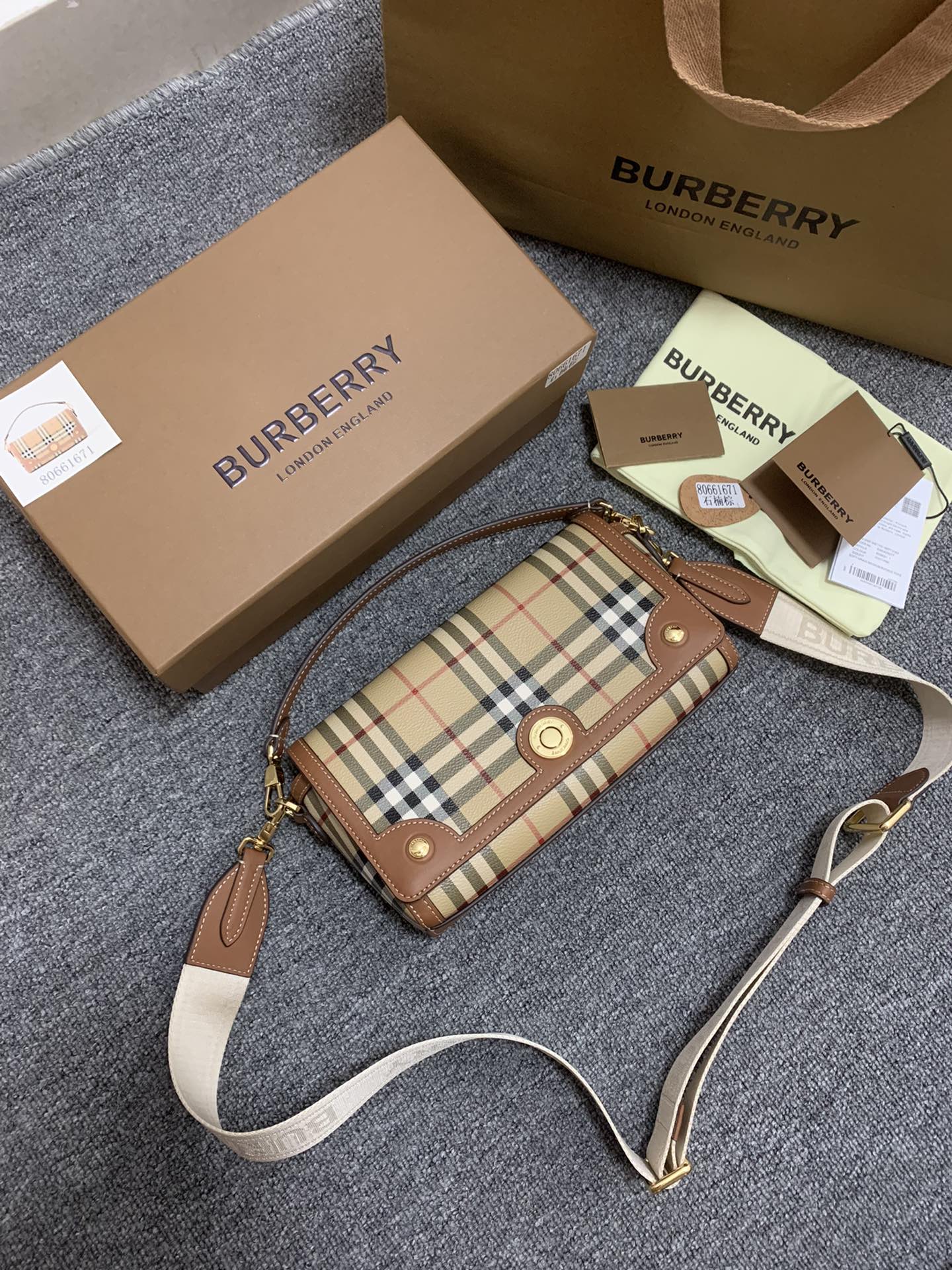 Burberry 167163 24 x 8 x 14cm