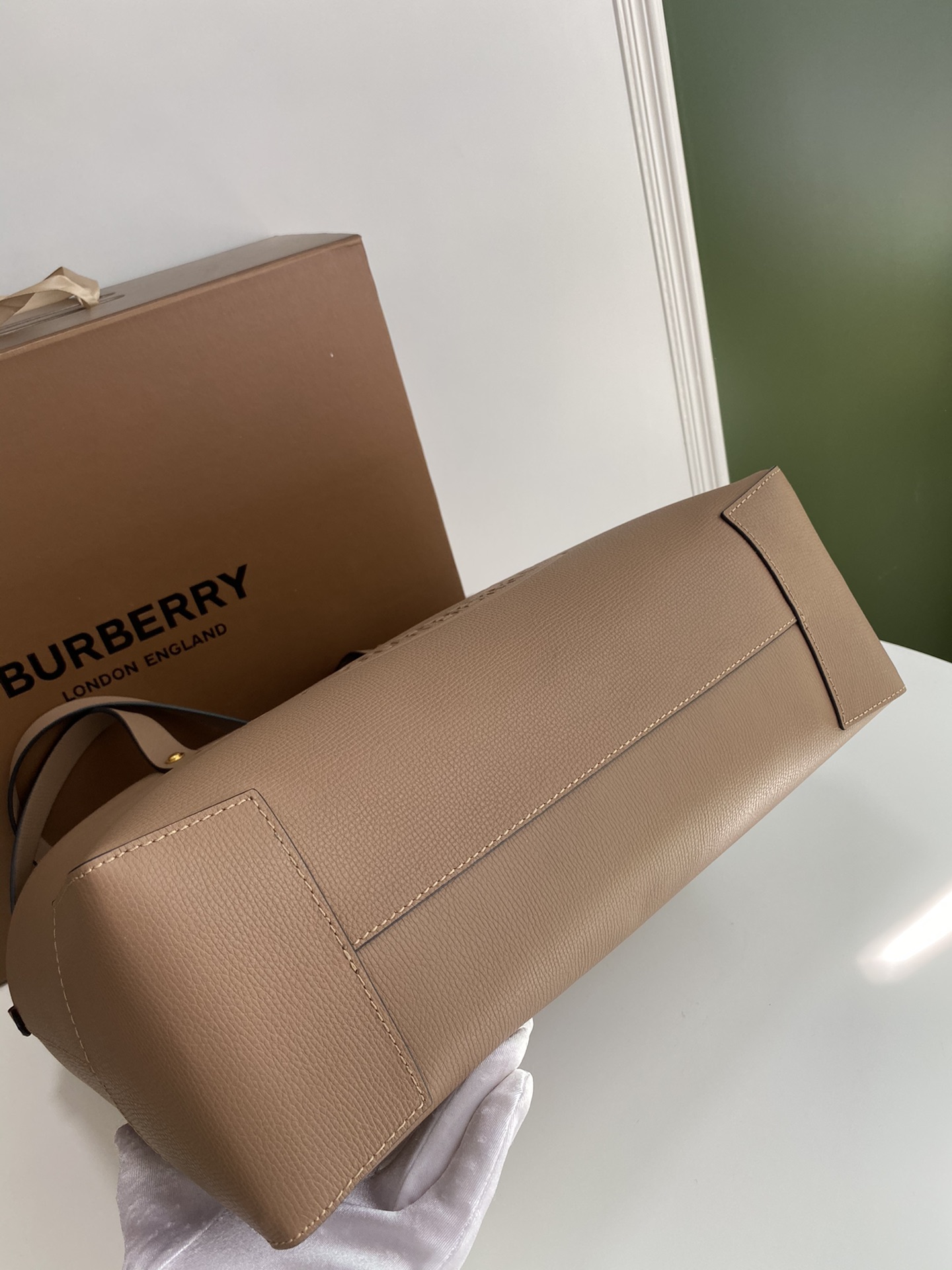 Burberry 208155 (3) 35 x 12 x 29cm