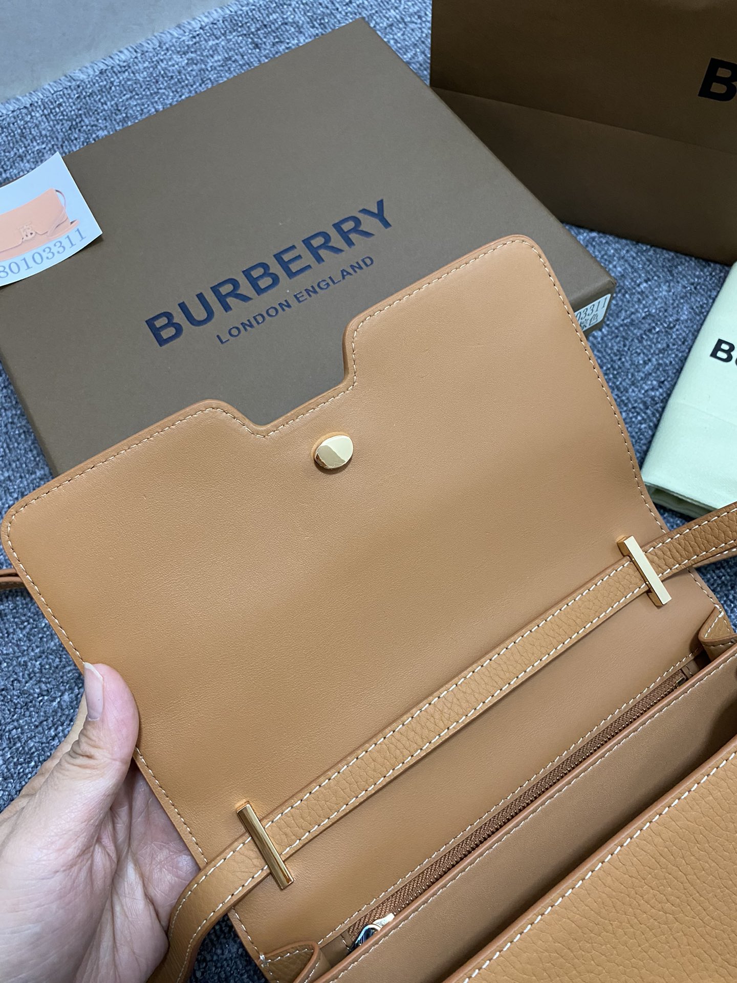Burberry 331168 (3) 21 x 6 x 16cm