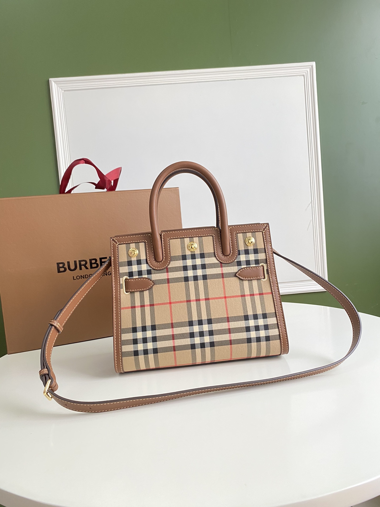 Burberry Title 267170 26 x 13.5 x 20cm