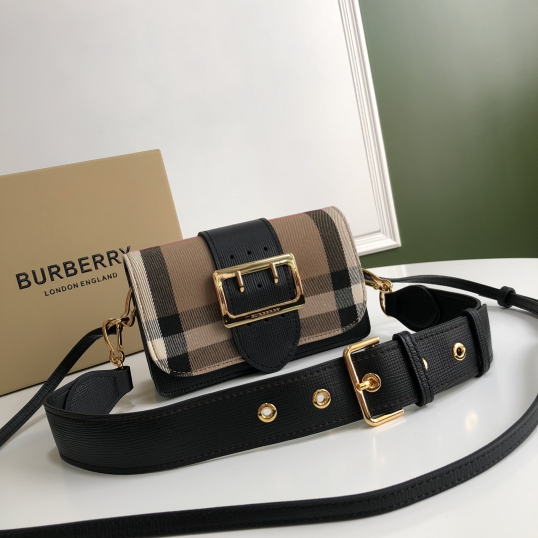 Burberry The Buckle 460160 (2) 19.5x5x12cm