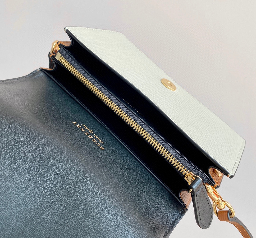 Burberry The Buckle 460163 19.5x5x12cm