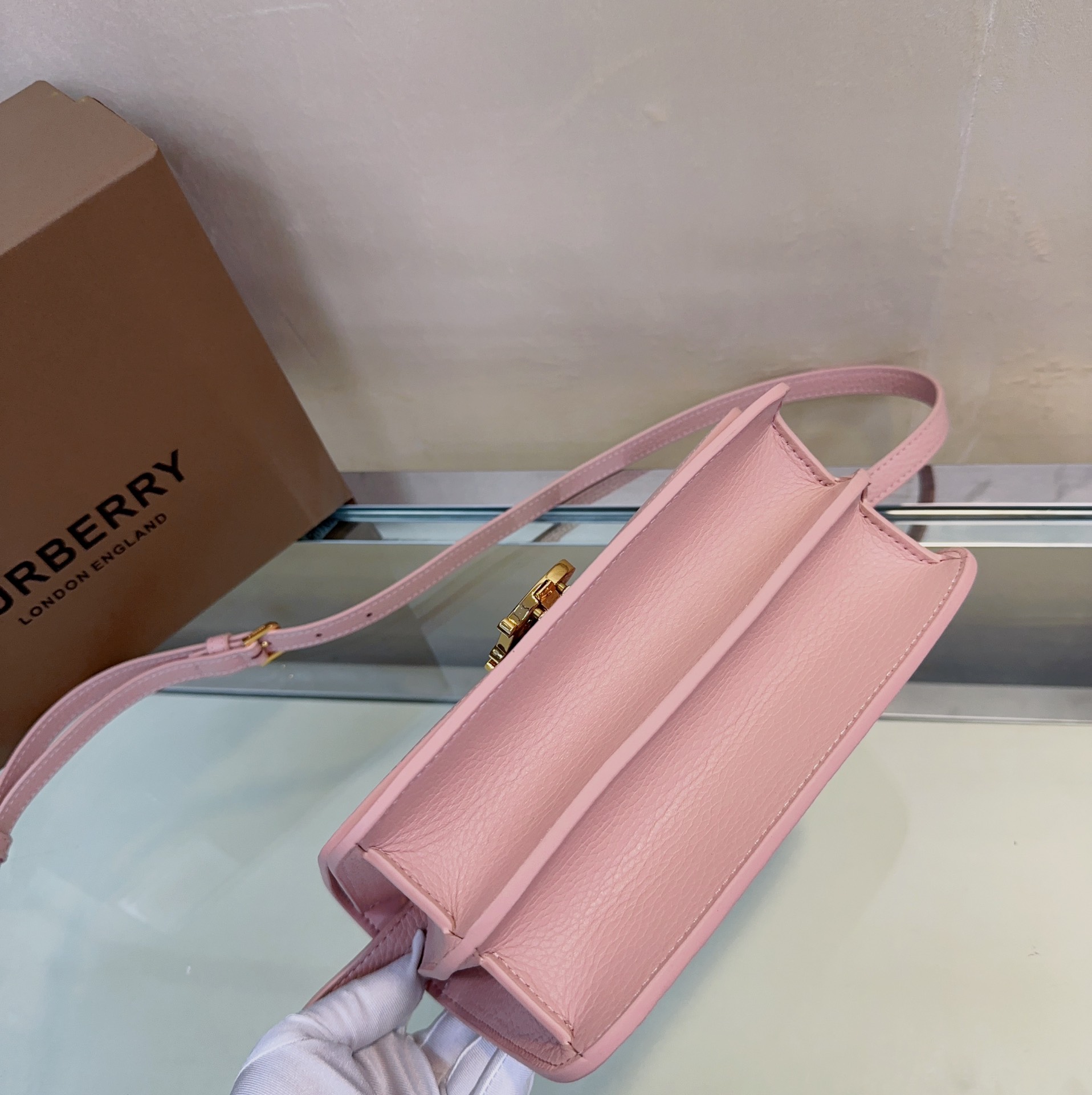 Burberry 331168 21 x 6 x 16cm