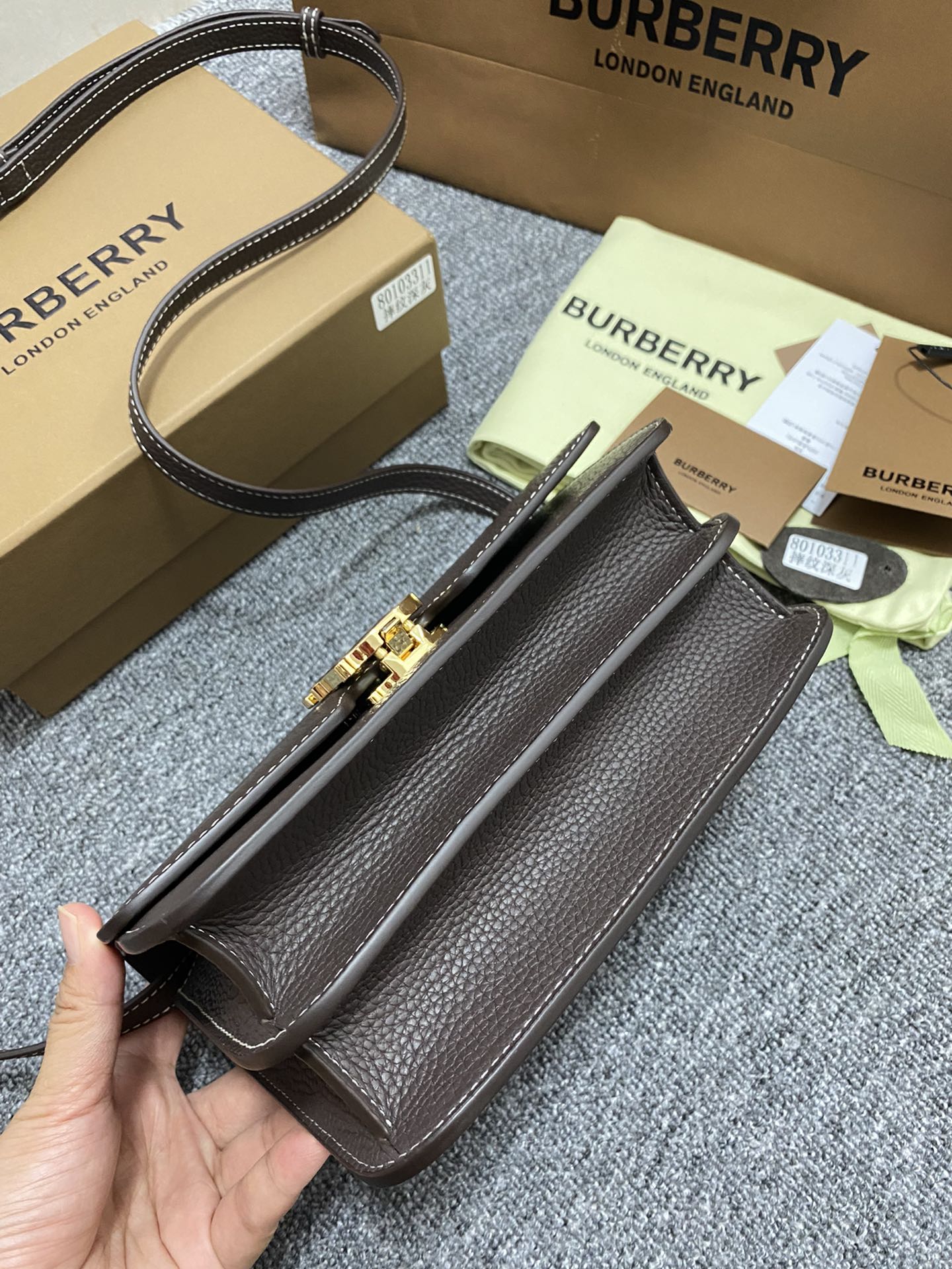 Burberry 331168 (2) 21 x 6 x 16cm