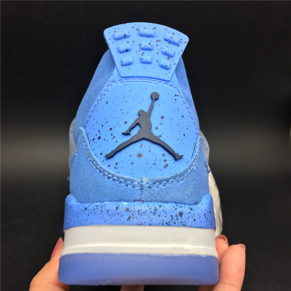 Air Jordan 4 Retro UNC PE 1032070