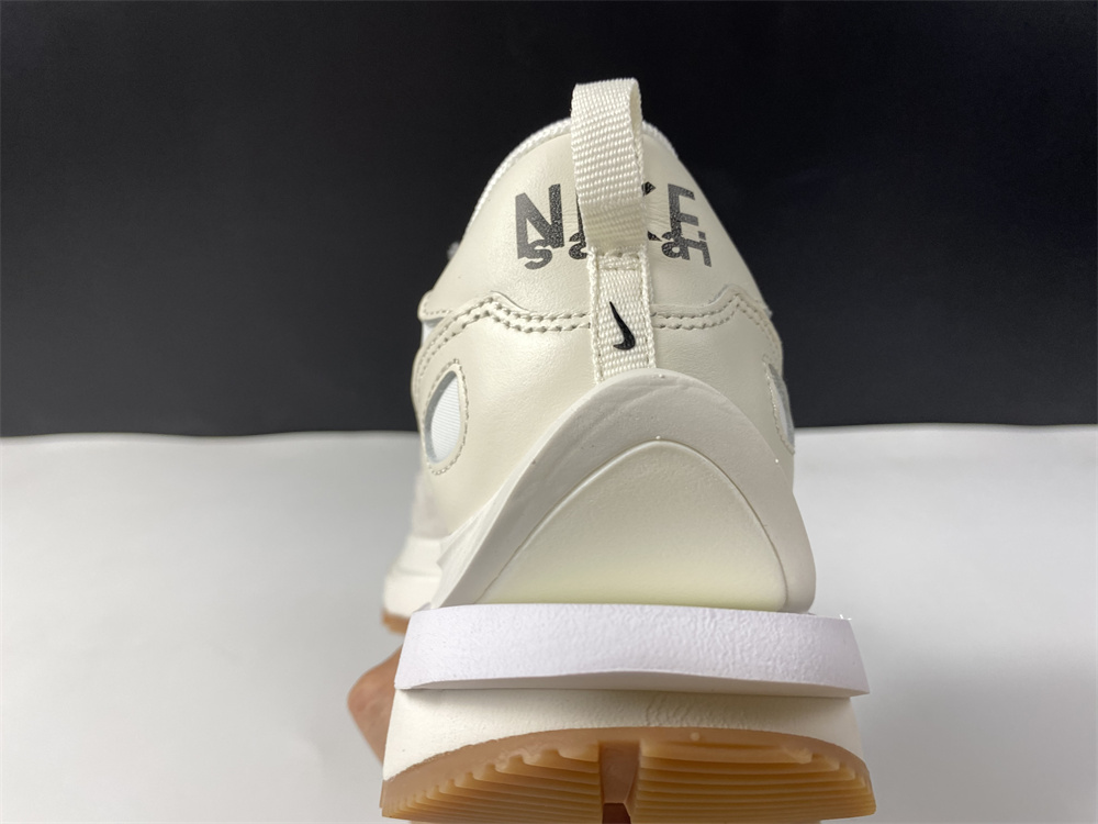 Nike Vaporwaffle sacai Sail Gum DD1875-100