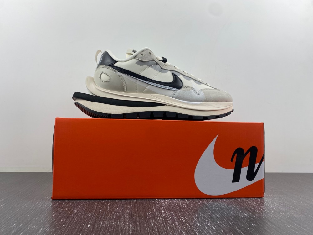 Sacai x VaporWaffle “Tour Yellow ”DD1875-101