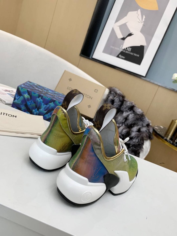 Louis Vuitton Archlight