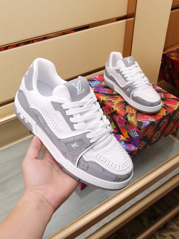 Louis Vuitton Trainer White Signature
