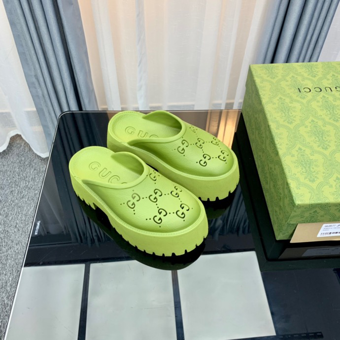 Gucci perforated GG platform mules Green