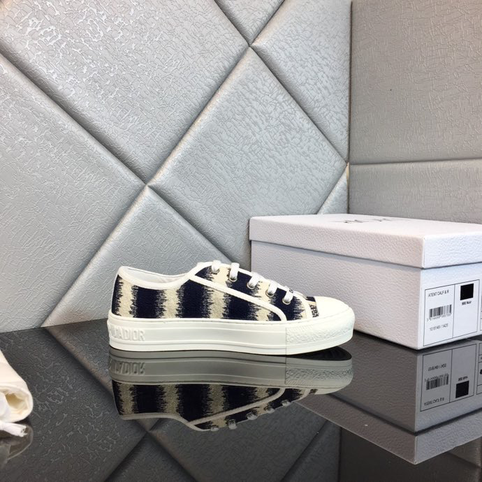 DIOR - Walk'N'Dior Platform Sneaker Deep Blue And Beige Embroidered Cotton With Macrocannage Motif