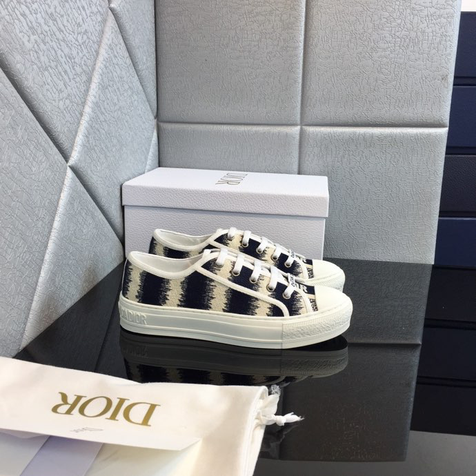 DIOR - Walk'N'Dior Platform Sneaker Deep Blue And Beige Embroidered Cotton With Macrocannage Motif