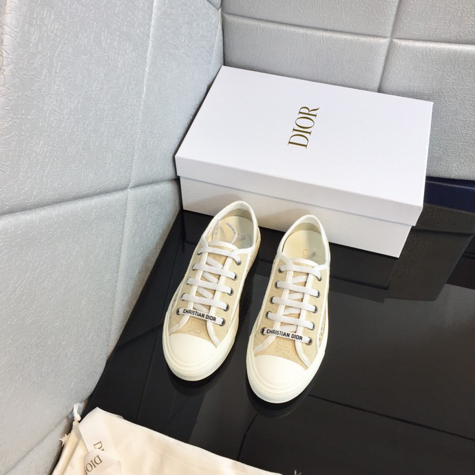 DIOR - Walk'N'Dior Platform Sneaker White Calfskin Textured With Dior Oblique Motif And Embroidered Cotton