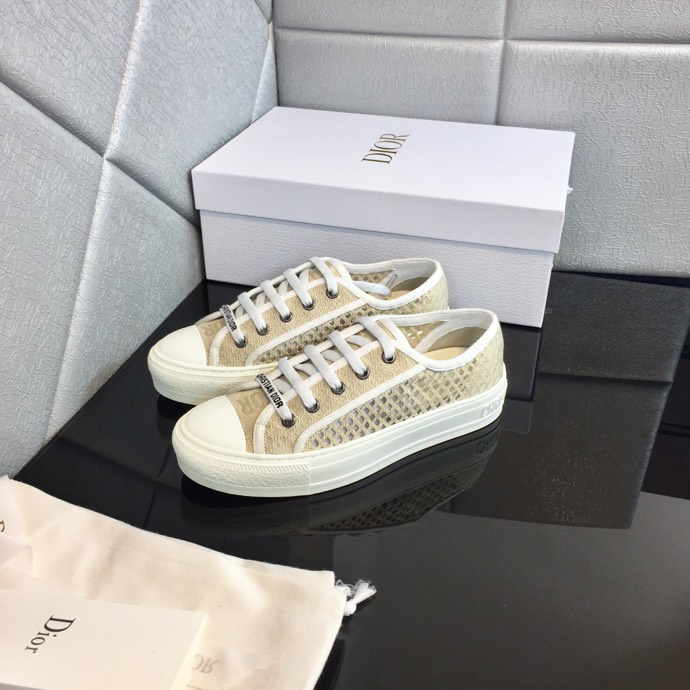 DIOR - Walk'N'Dior Platform Sneaker White Calfskin Textured With Dior Oblique Motif And Embroidered Cotton