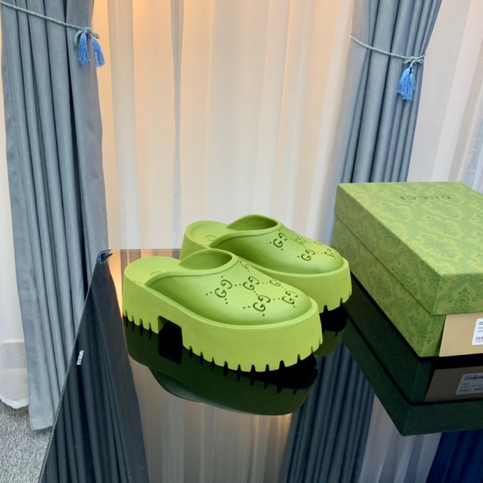 Gucci perforated GG platform mules Green
