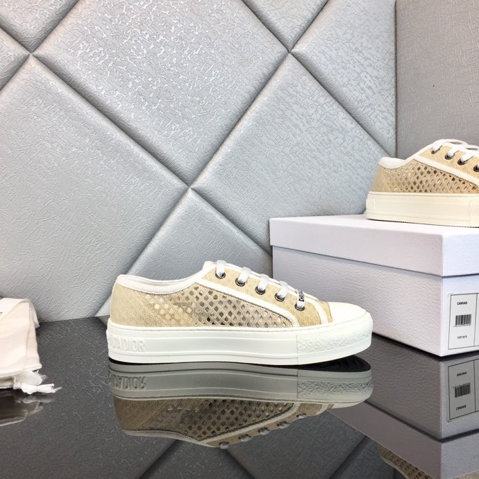 DIOR - Walk'N'Dior Platform Sneaker White Calfskin Textured With Dior Oblique Motif And Embroidered Cotton