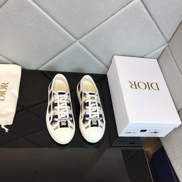 DIOR - Walk'N'Dior Platform Sneaker Deep Blue And Beige Embroidered Cotton With Macrocannage Motif