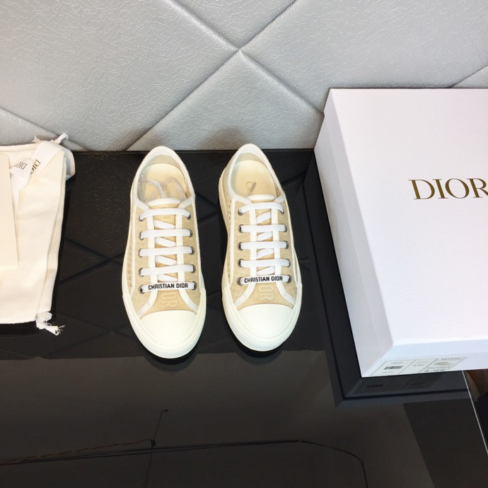DIOR - Walk'N'Dior Platform Sneaker White Calfskin Textured With Dior Oblique Motif And Embroidered Cotton