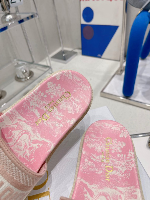 DIOR Dioriviera Dway Platform Slide Natural Raffia And Candy Pink Embroidered Cotton
