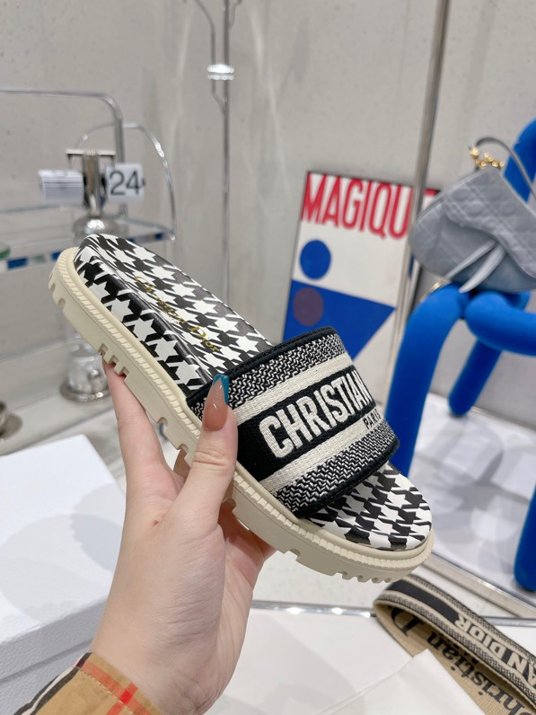 Dway Slide Black and White Micro-Houndstooth Embroidered Cotton | DIOR