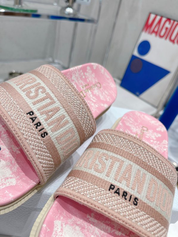 DIOR Dioriviera Dway Platform Slide Natural Raffia And Candy Pink Embroidered Cotton