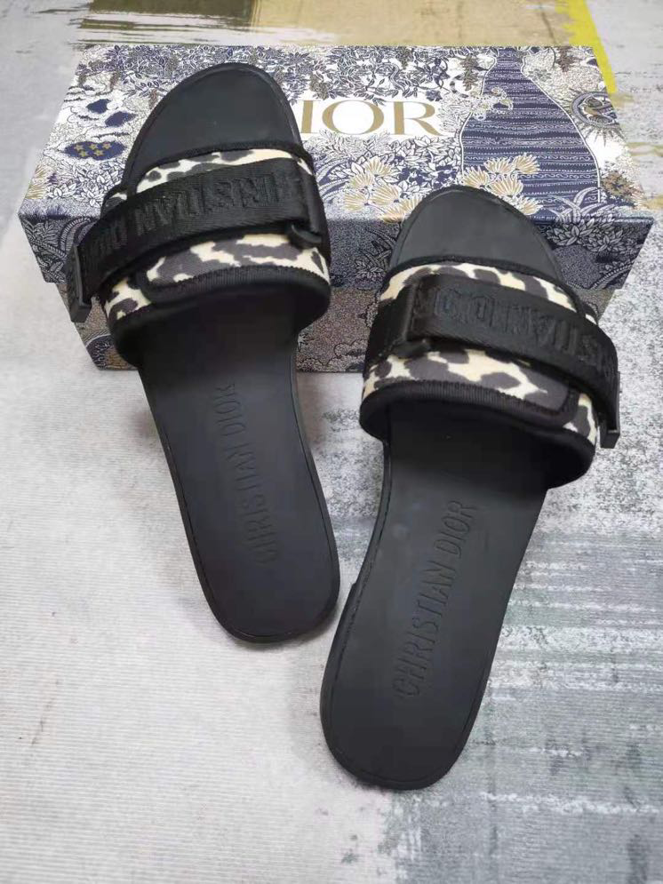 Christian Dior #7345 Fashion Slippers - Dior.is - Replica Christian Dior Sparkle and Shine with Dior-Inspired Jewelry
