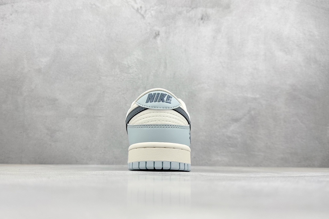 Nike SB Dunk Low  CF3688-012