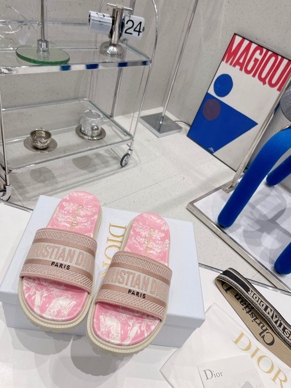 DIOR Dioriviera Dway Platform Slide Natural Raffia And Candy Pink Embroidered Cotton
