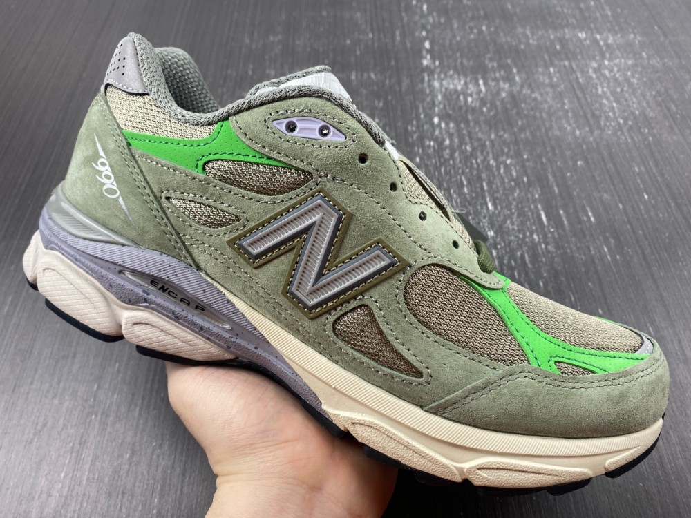 New Balance 990v3 MiUSA Patta Keep Your Family Close