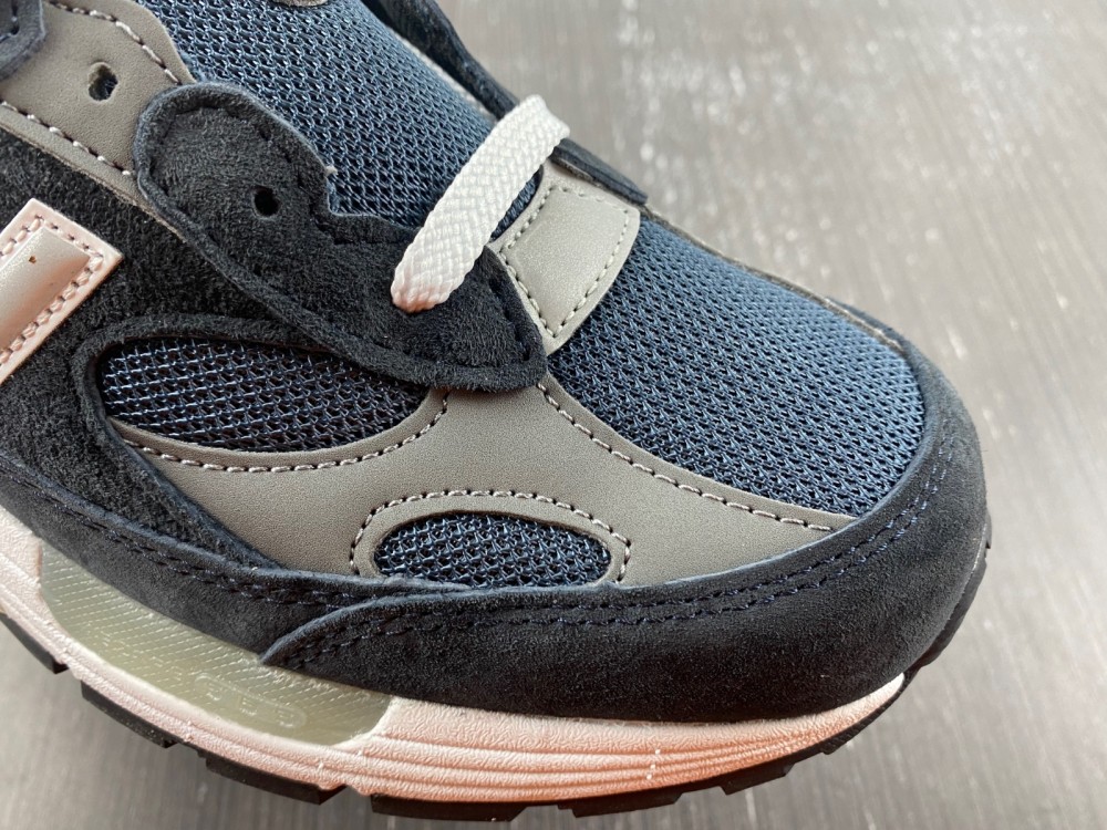 New Balance 993 - Navy / White