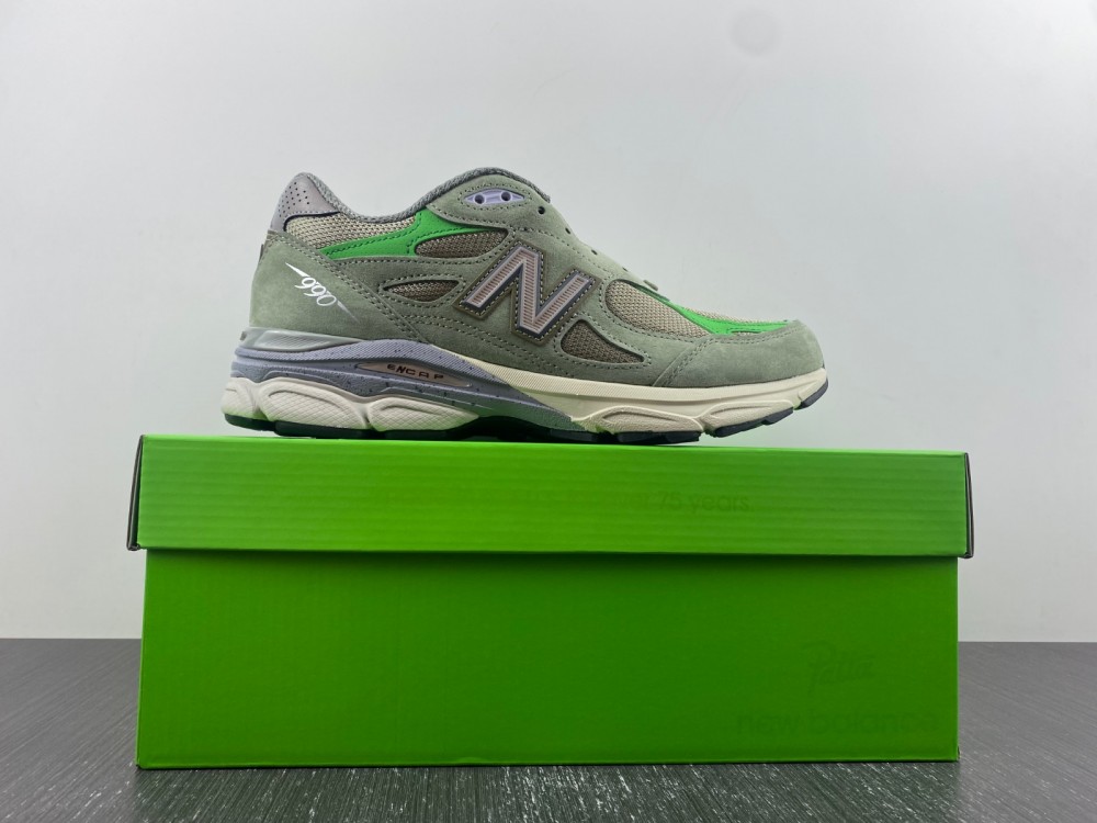 New Balance 990v3 MiUSA Patta Keep Your Family Close