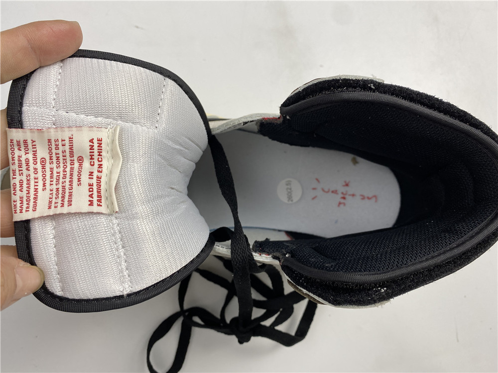 Jordan 1 Travis Scott x Air Jordan 1 reverse hook 2.0 white and brown reverse hook 2.0  CD4487-100