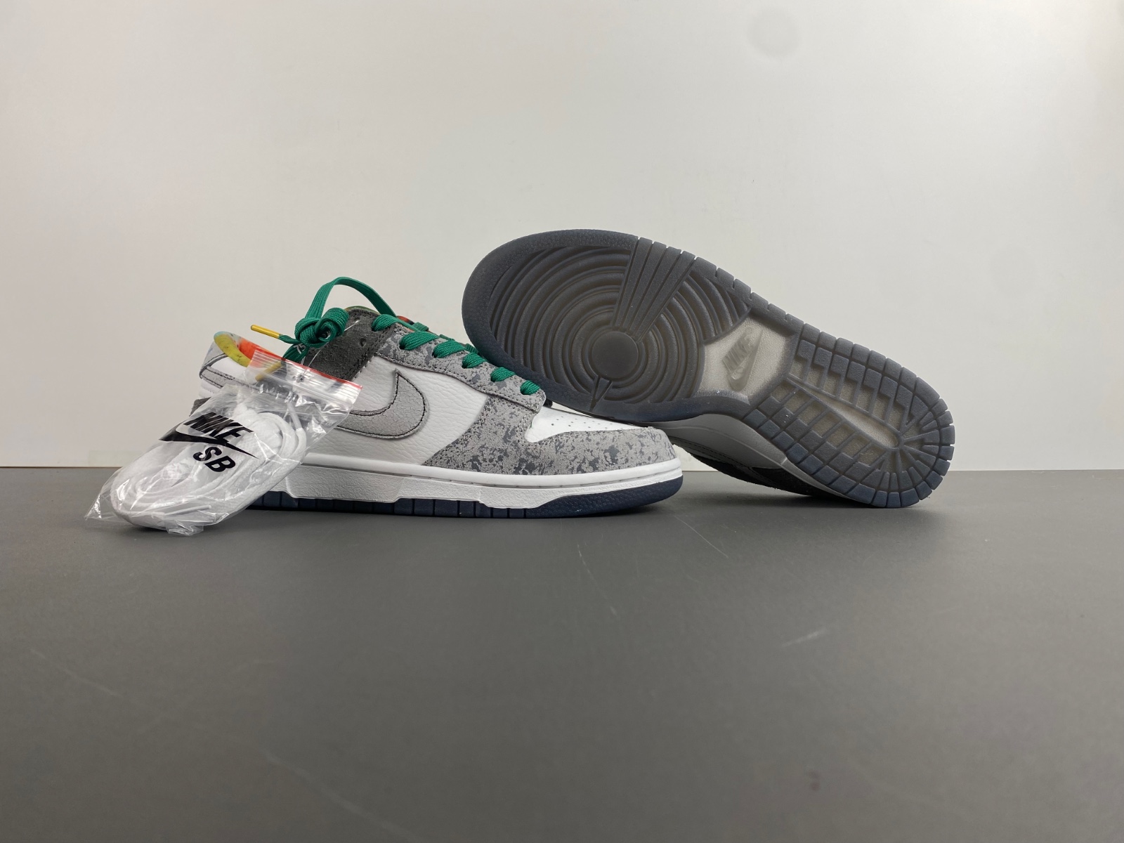 Nike Dunk Low Retro 'Philly' HF4840-068