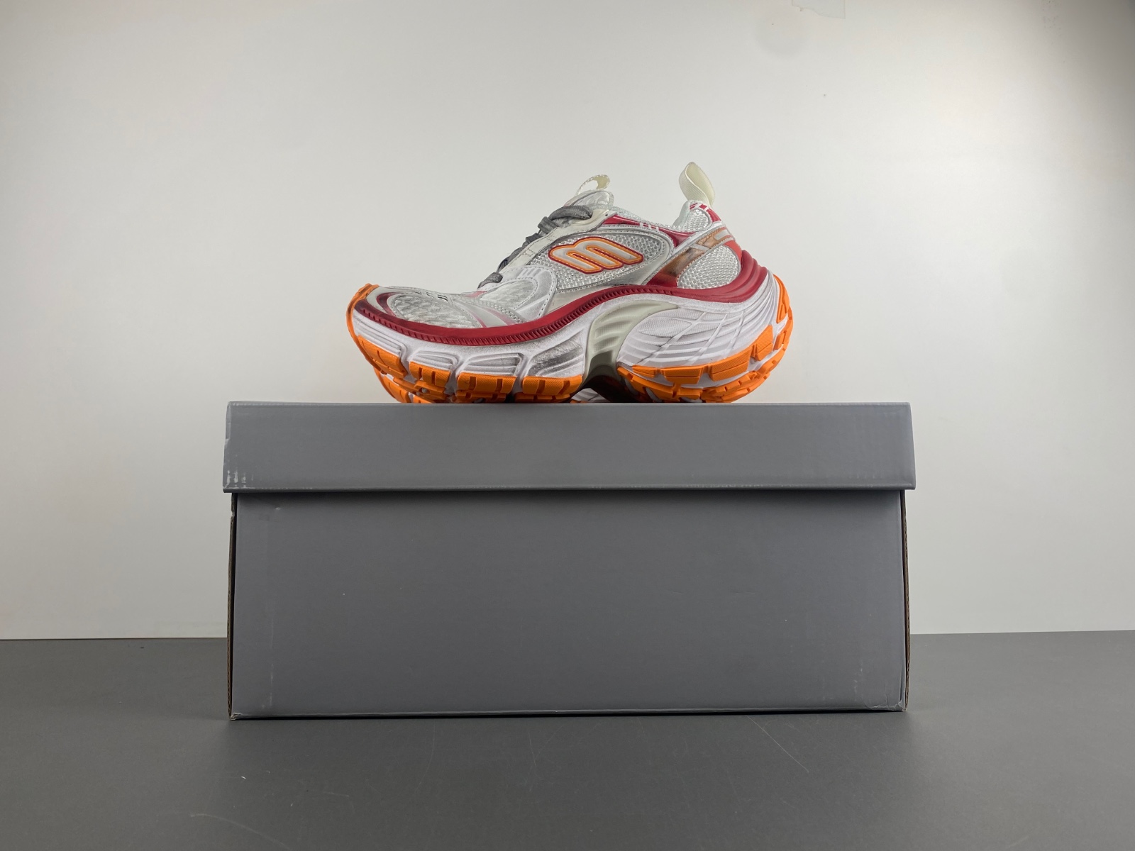 Women's 10xl Sneaker in White/red/orange  792778 W2MV2 9010I8