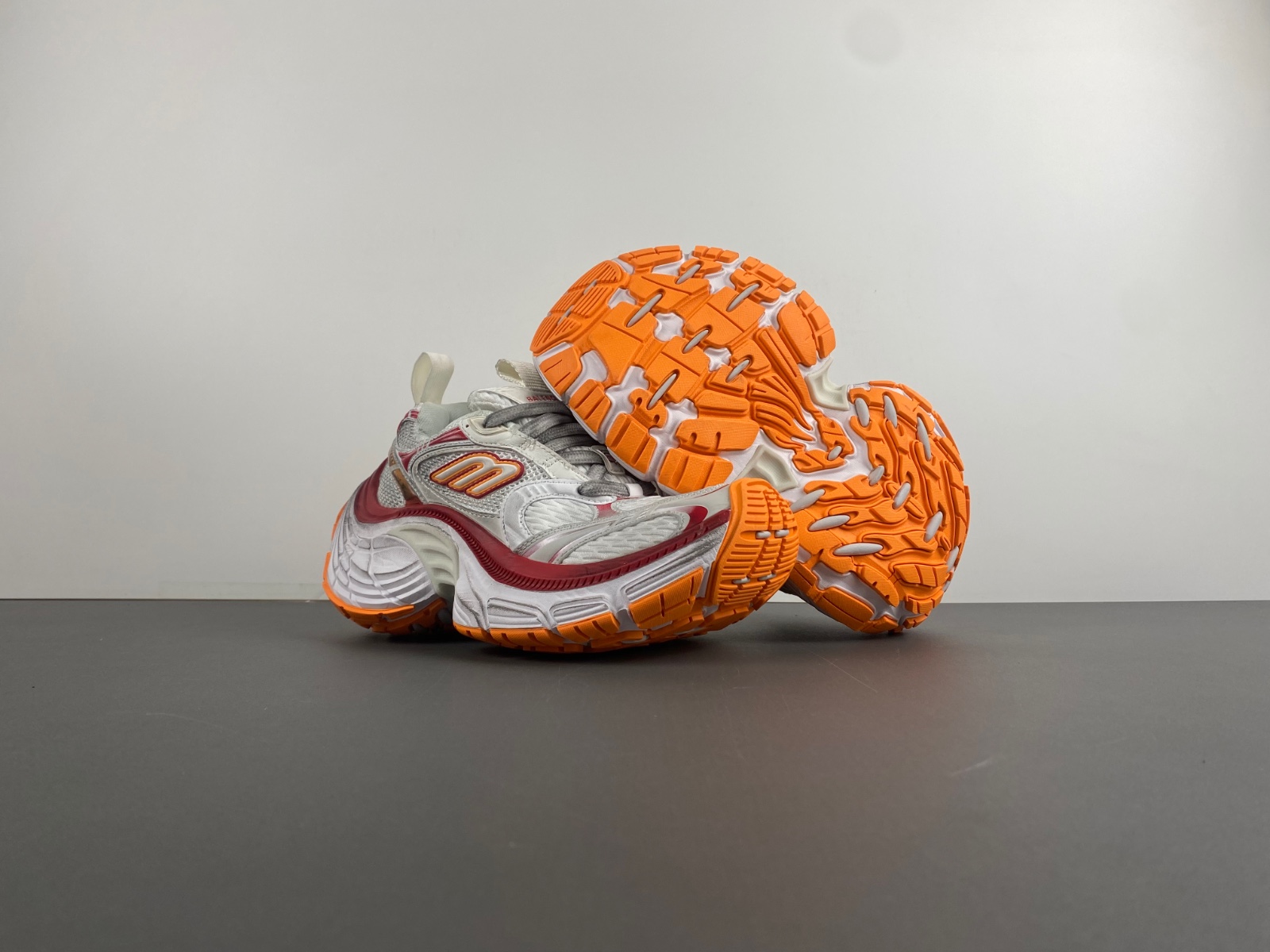 Women's 10xl Sneaker in White/red/orange  792778 W2MV2 9010I8