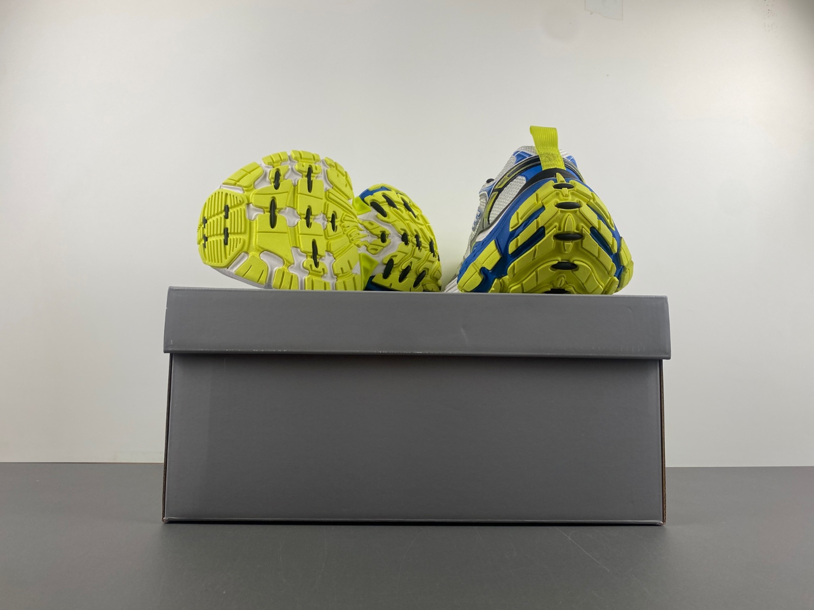 Balenciaga 10XL Sneaker In White/Blue/Fluorescent Green 792779 W2MV2 9741