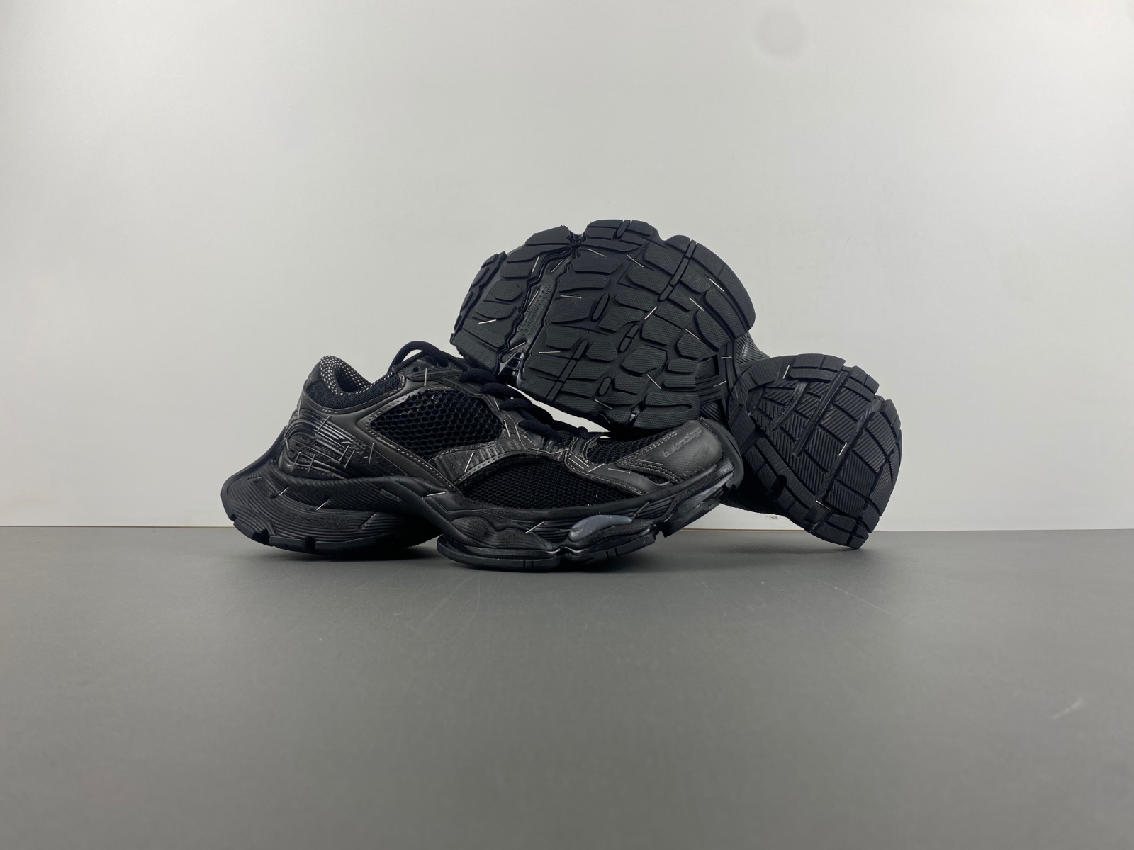 BALENCIAGA Stapler Low Sneakers black 803681_w3st4_1000