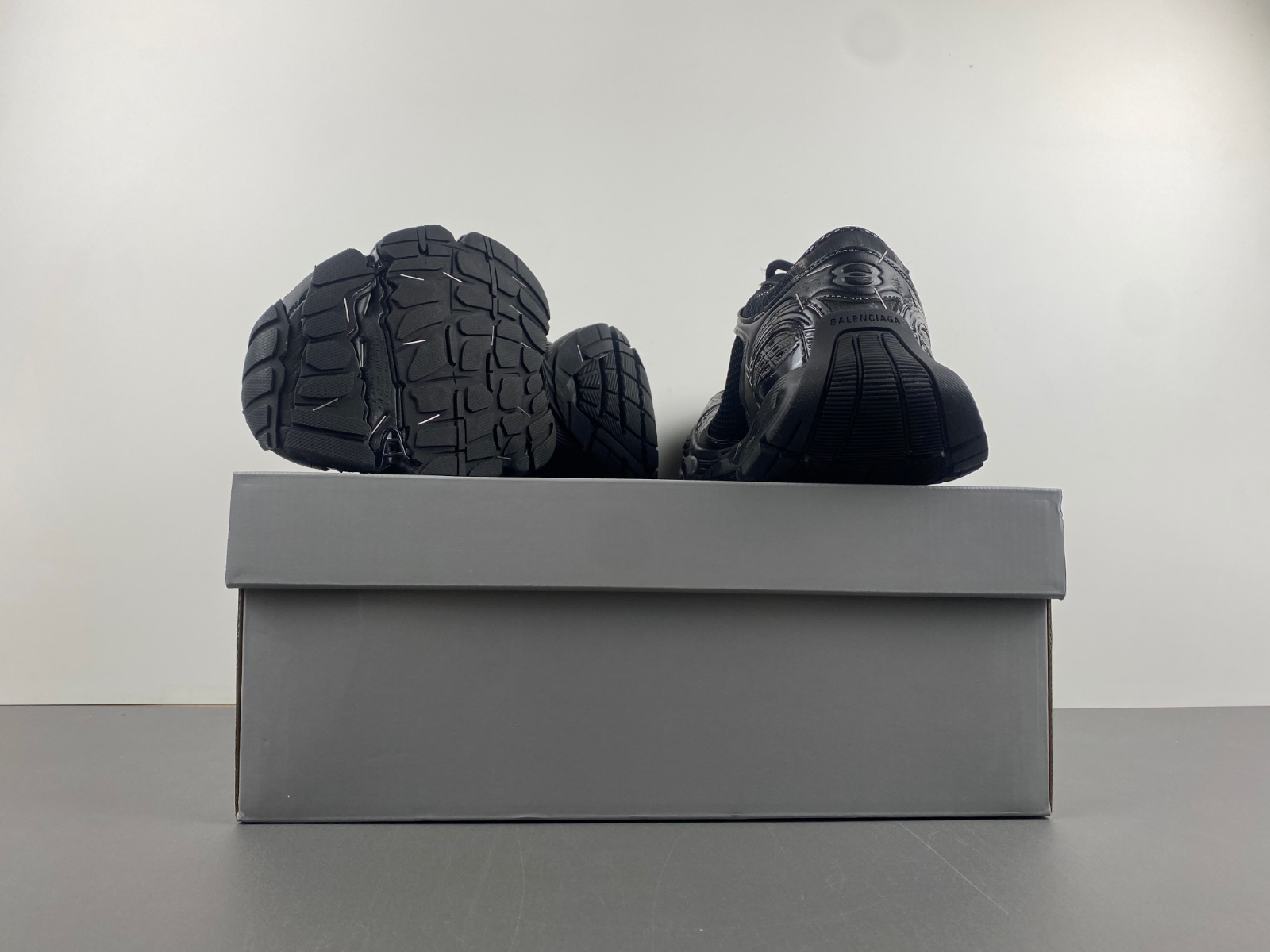 BALENCIAGA Stapler Low Sneakers black 803681_w3st4_1000