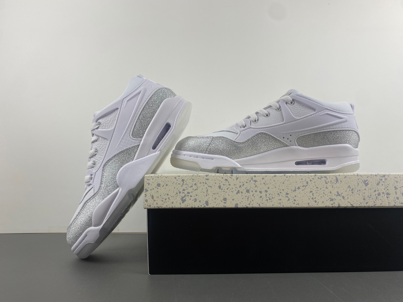 Jordan 4 RM white HQ3441-111