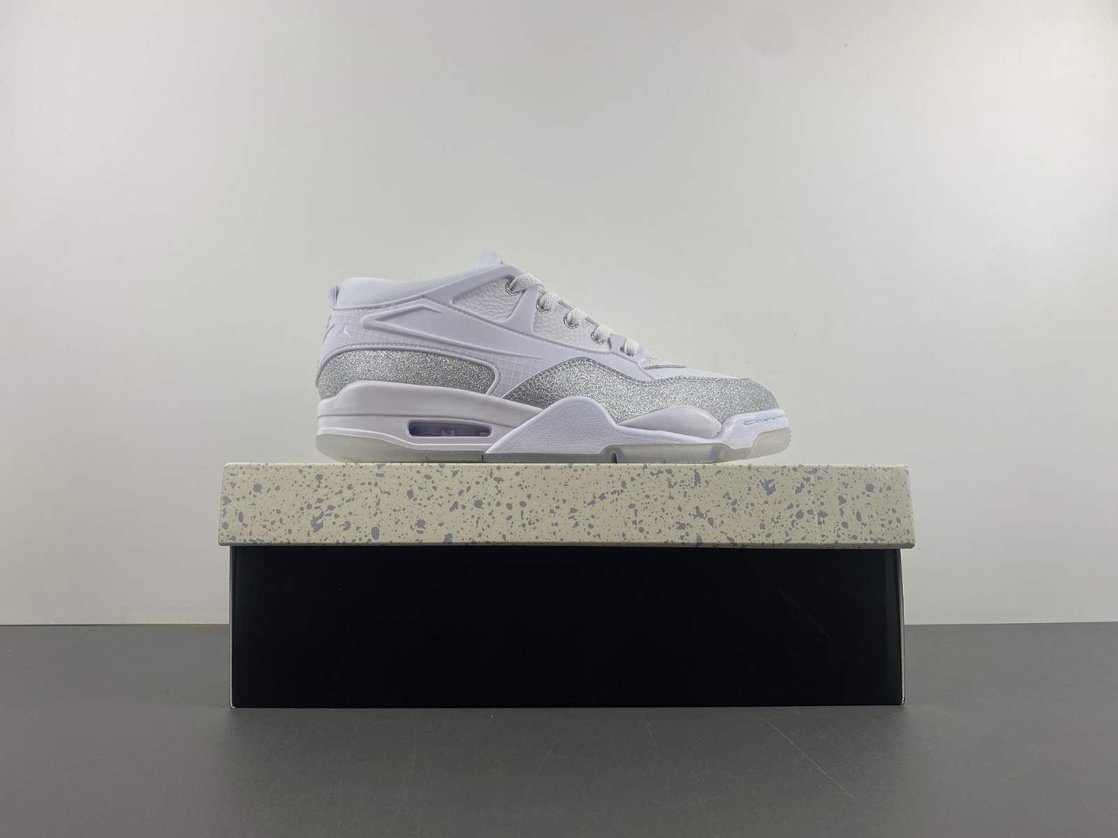 Jordan 4 RM white HQ3441-111