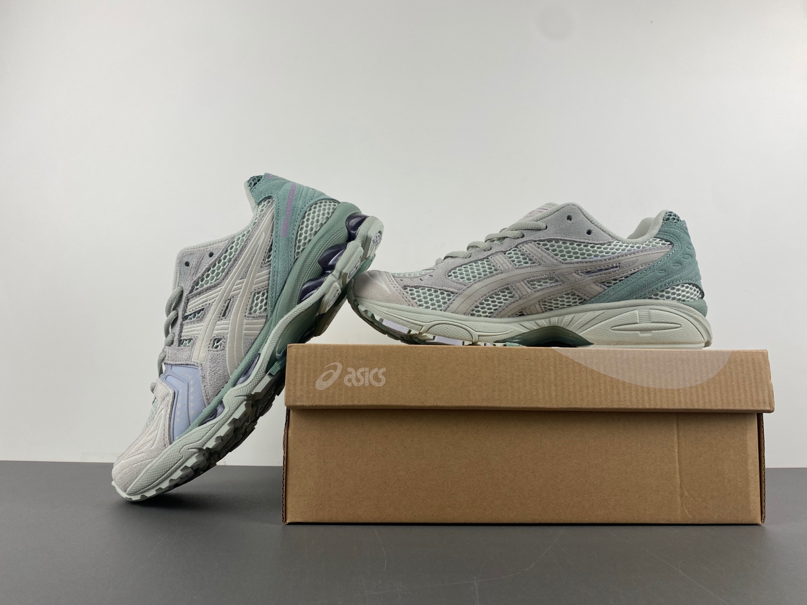 ASICS Gel-Kayano 14 