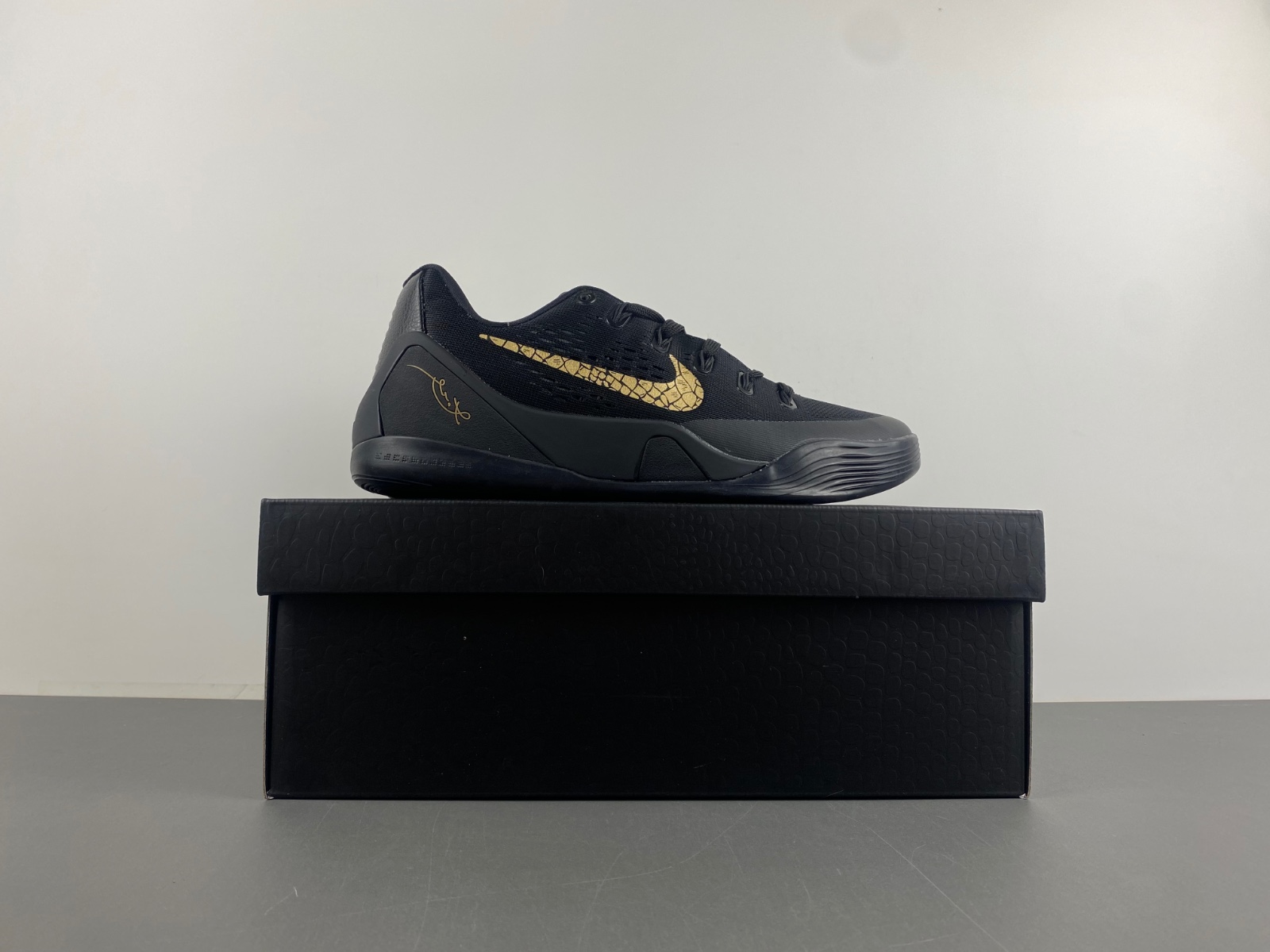 Nike Kobe 9 Black gold Gift of Mamba 646701-701