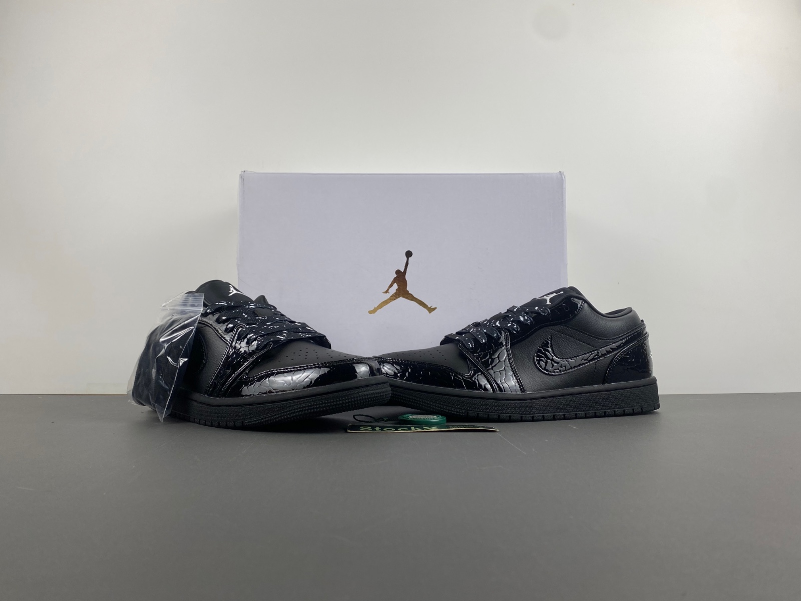 Air Jordan 1 Low 'Black Croc' HJ7743-010