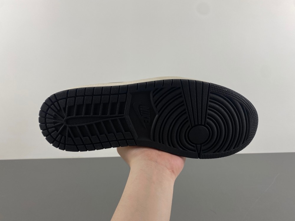 Jordan 1 Retro Low OG Mocha CZ0790-102