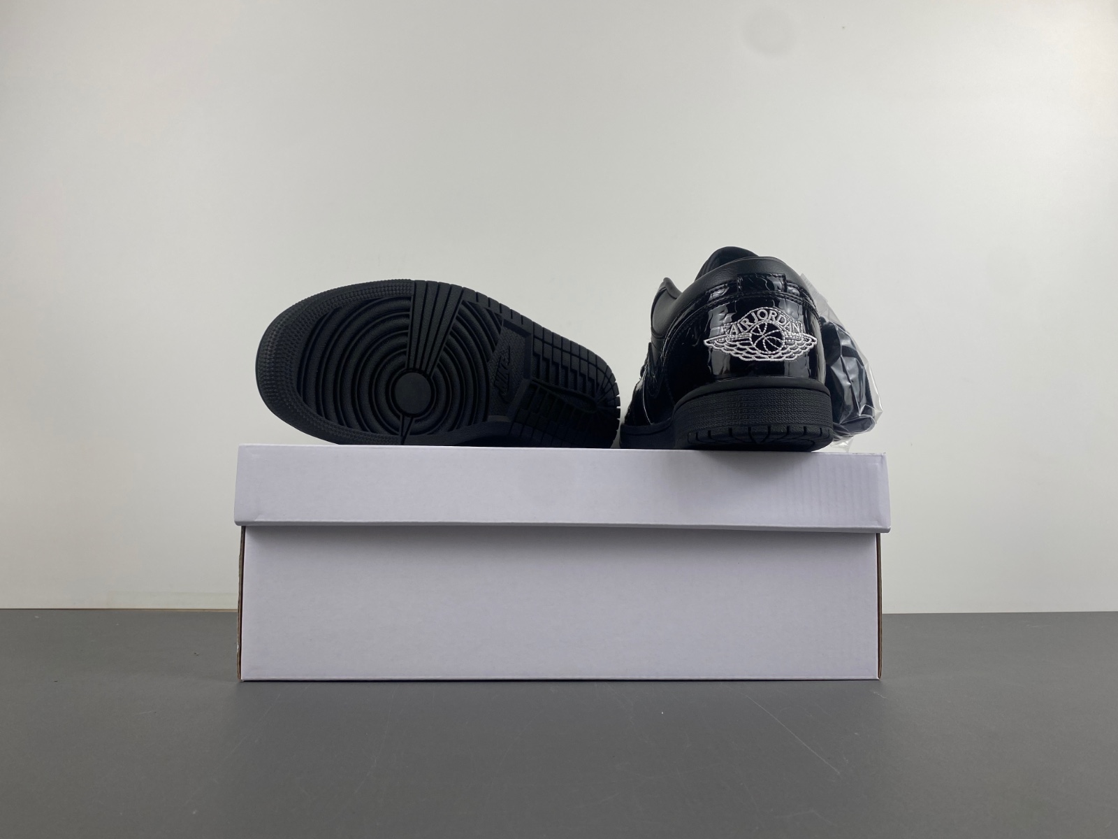 Air Jordan 1 Low 'Black Croc' HJ7743-010