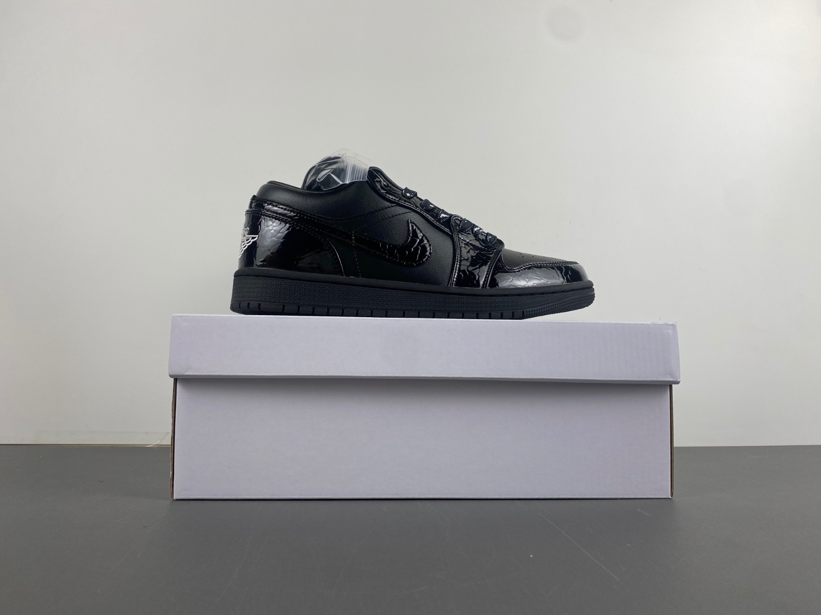 Air Jordan 1 Low 'Black Croc' HJ7743-010